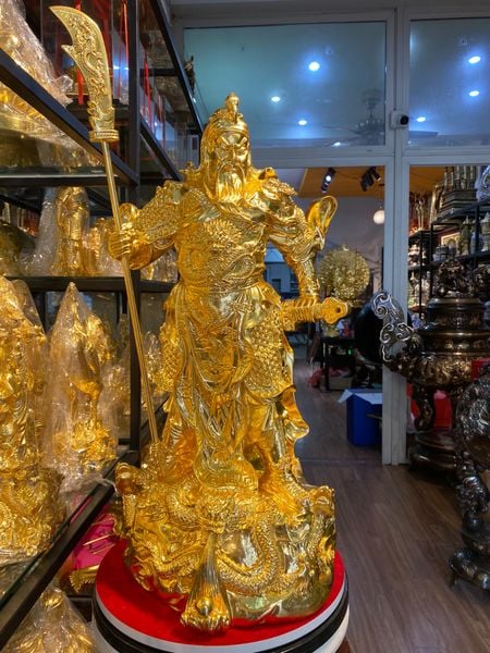 Tượng quan công ngũ cờ bằng đồng dát vàng 24k  Cao 70 cả đao ngang 30 sâu 30 nặng  17.5 kg