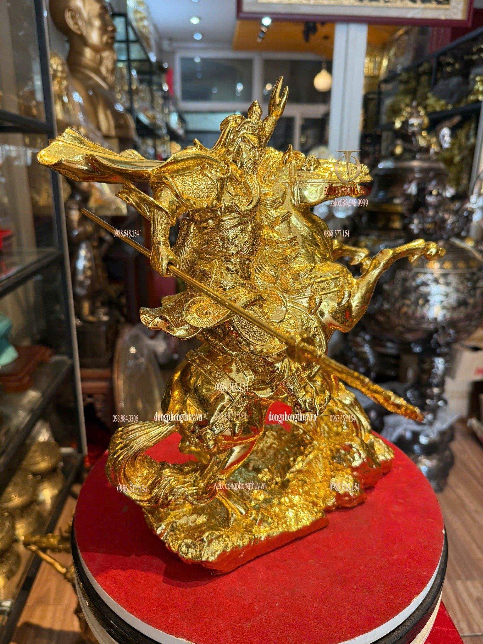 Tượng quan công cưỡi ngựa dát vàng