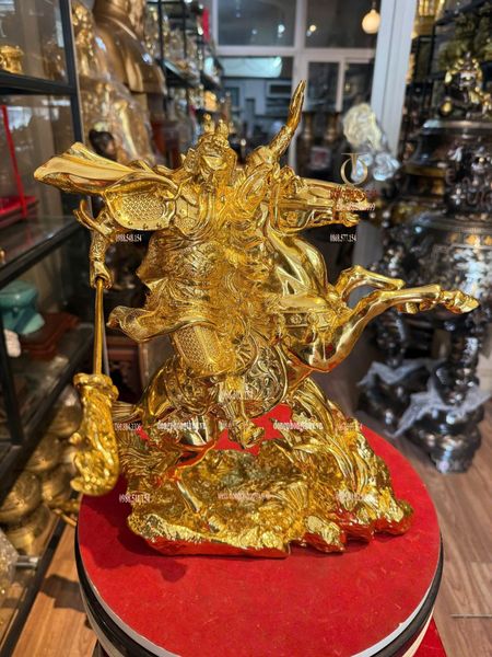 Tượng quan công cưỡi ngựa dát vàng