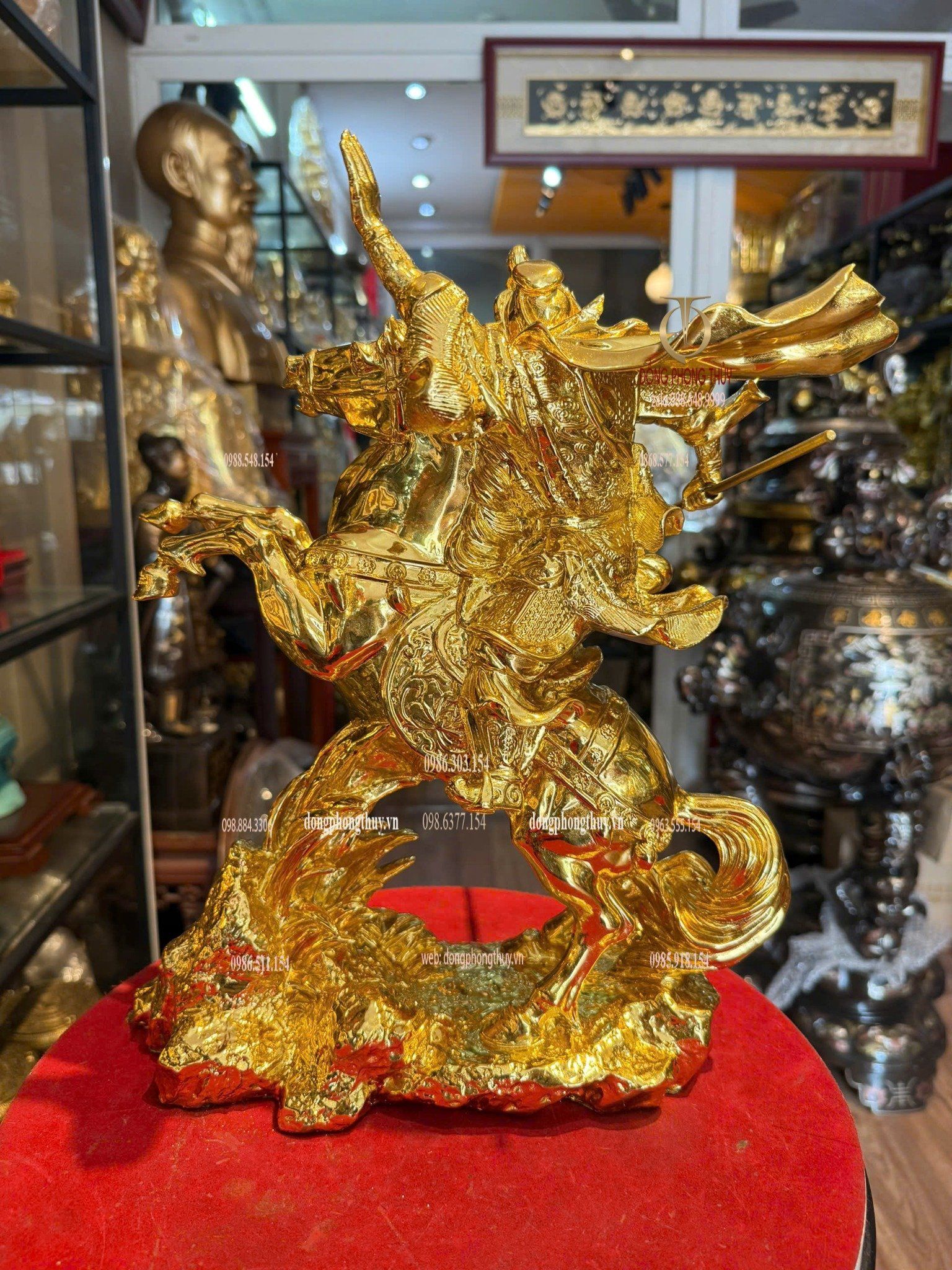 Tượng quan công cưỡi ngựa dát vàng