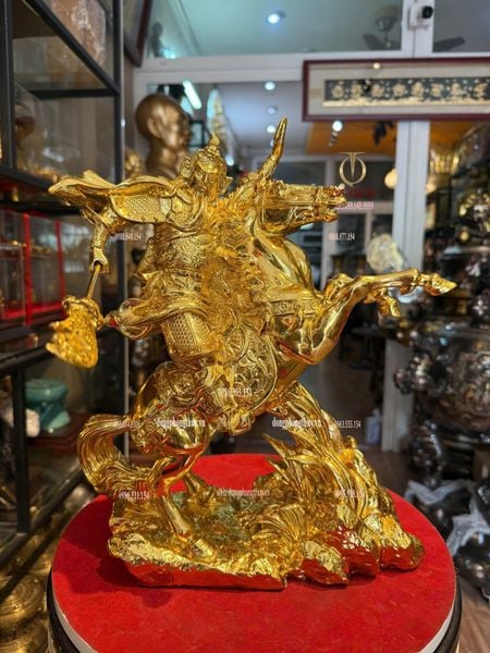 Tượng quan công cưỡi ngựa dát vàng