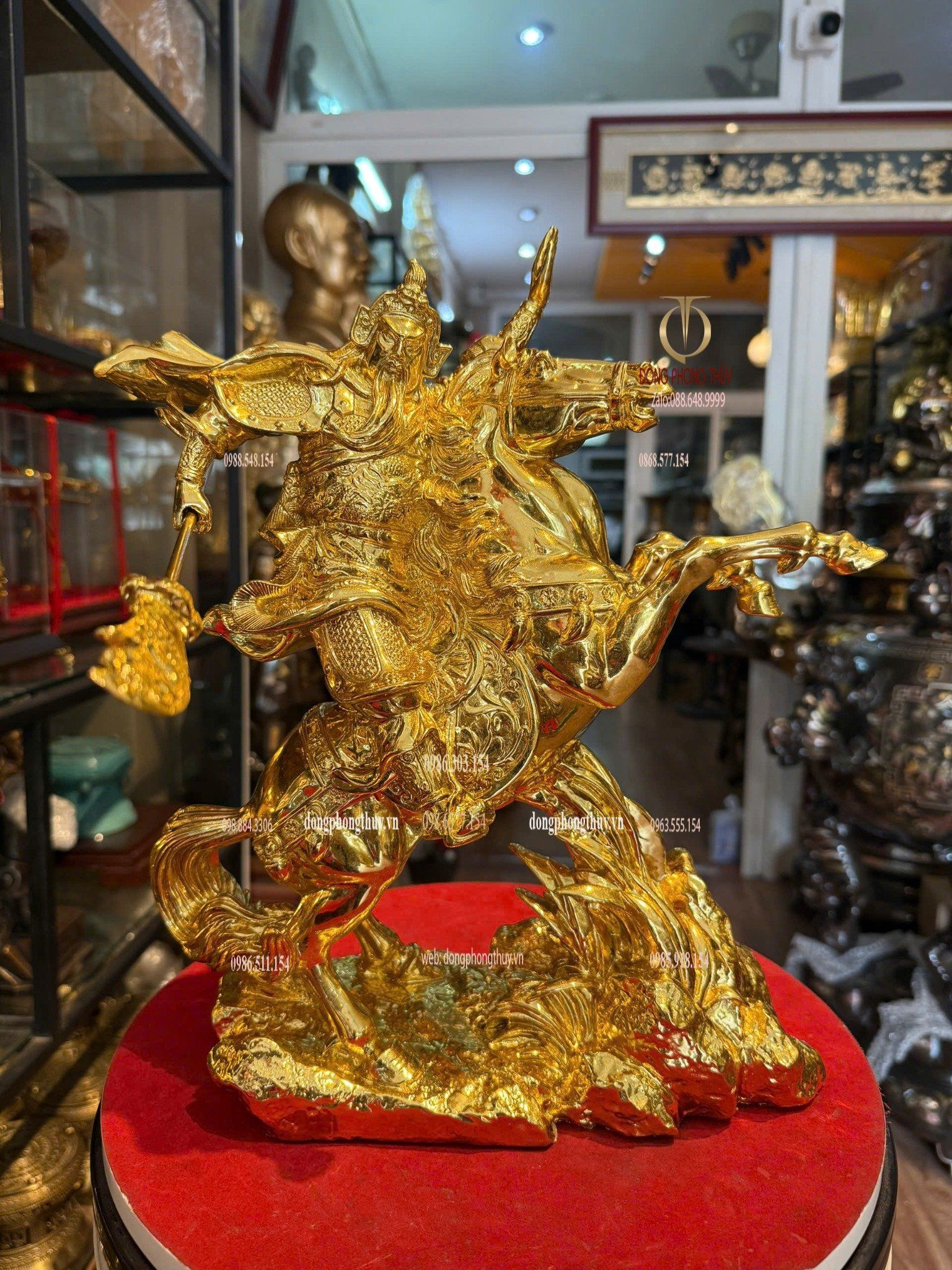 Tượng quan công cưỡi ngựa dát vàng
