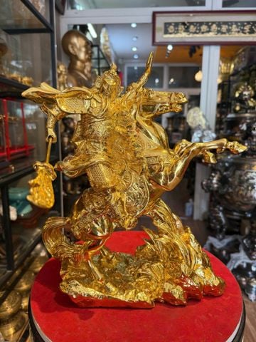 Tượng quan công cưỡi ngựa dát vàng
