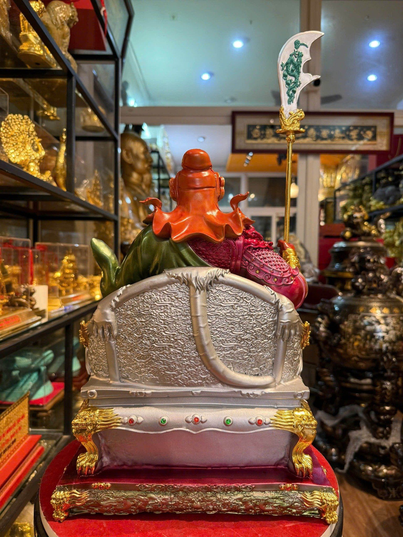 Quan thánh đế quân cao 40 nặng 13,5kg