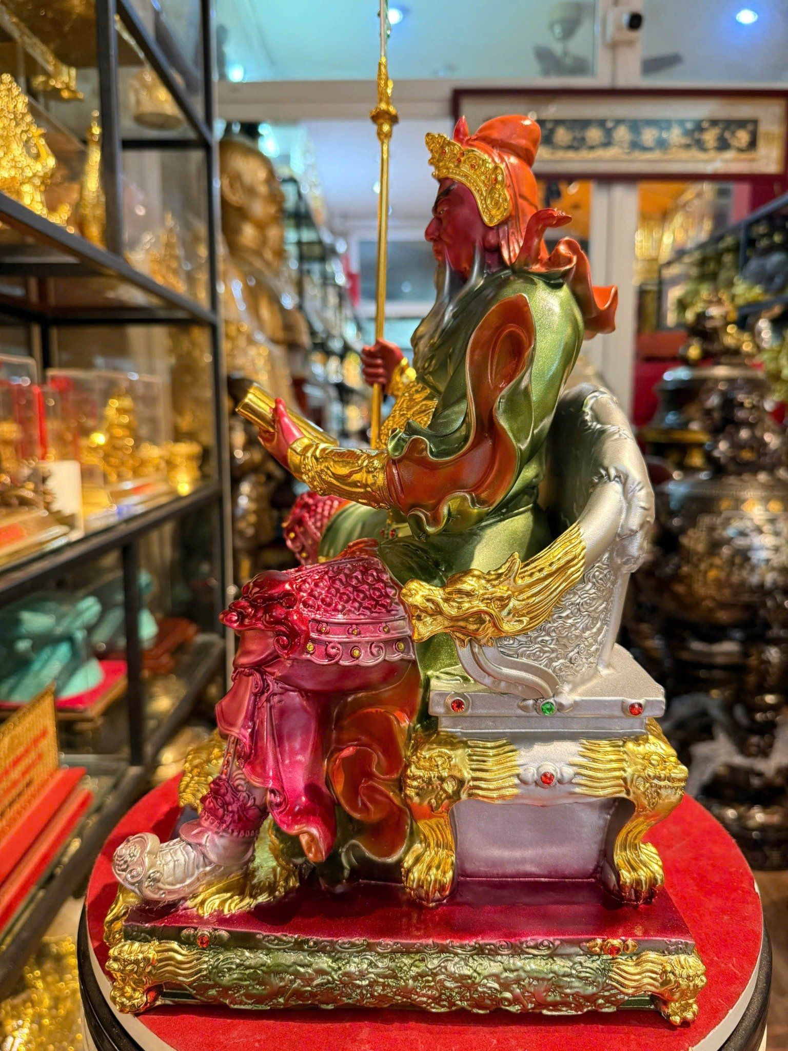 Quan thánh đế quân cao 40 nặng 13,5kg