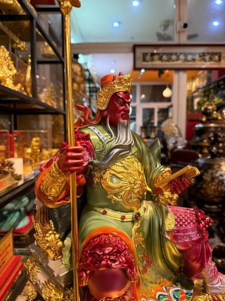 Quan thánh đế quân cao 40 nặng 13,5kg