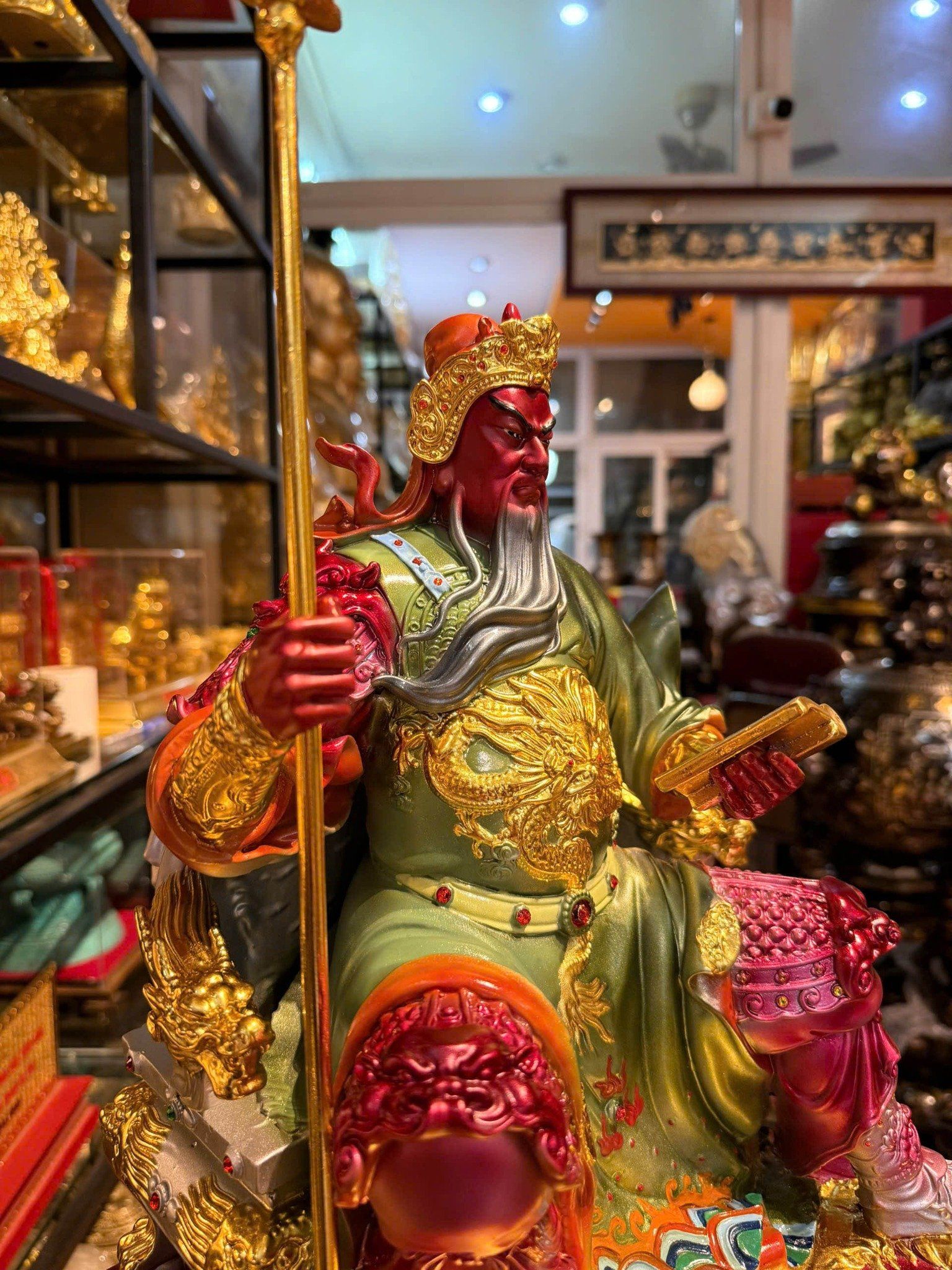 Quan thánh đế quân cao 40 nặng 13,5kg