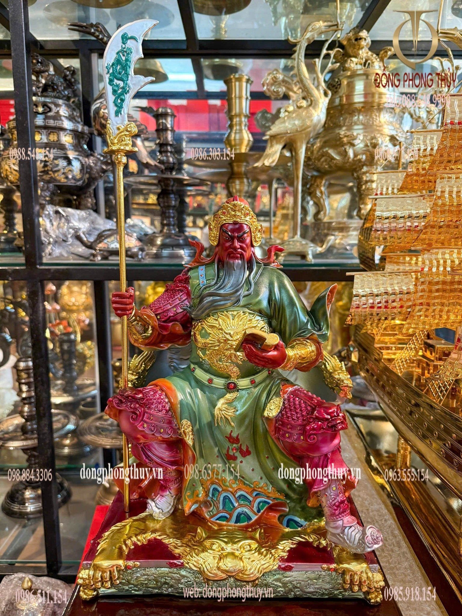 Tượng quan công vẽ màu