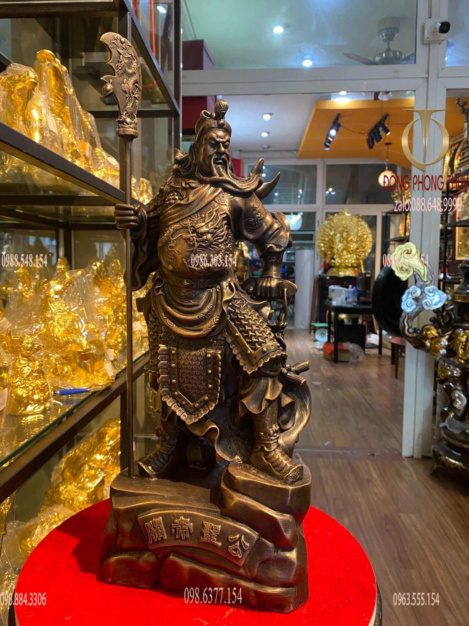 Tượng Quan Công