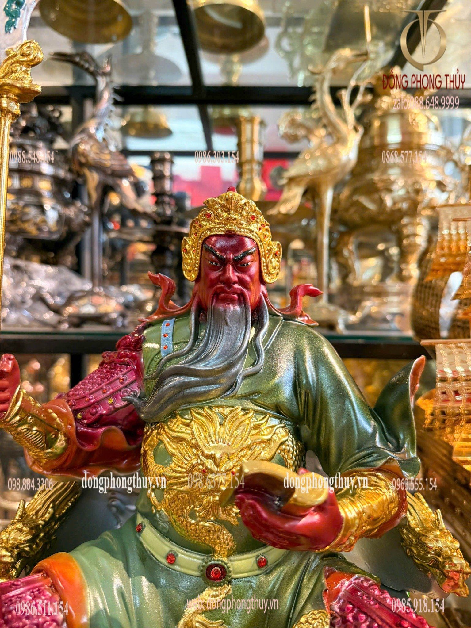 Tượng quan công vẽ màu