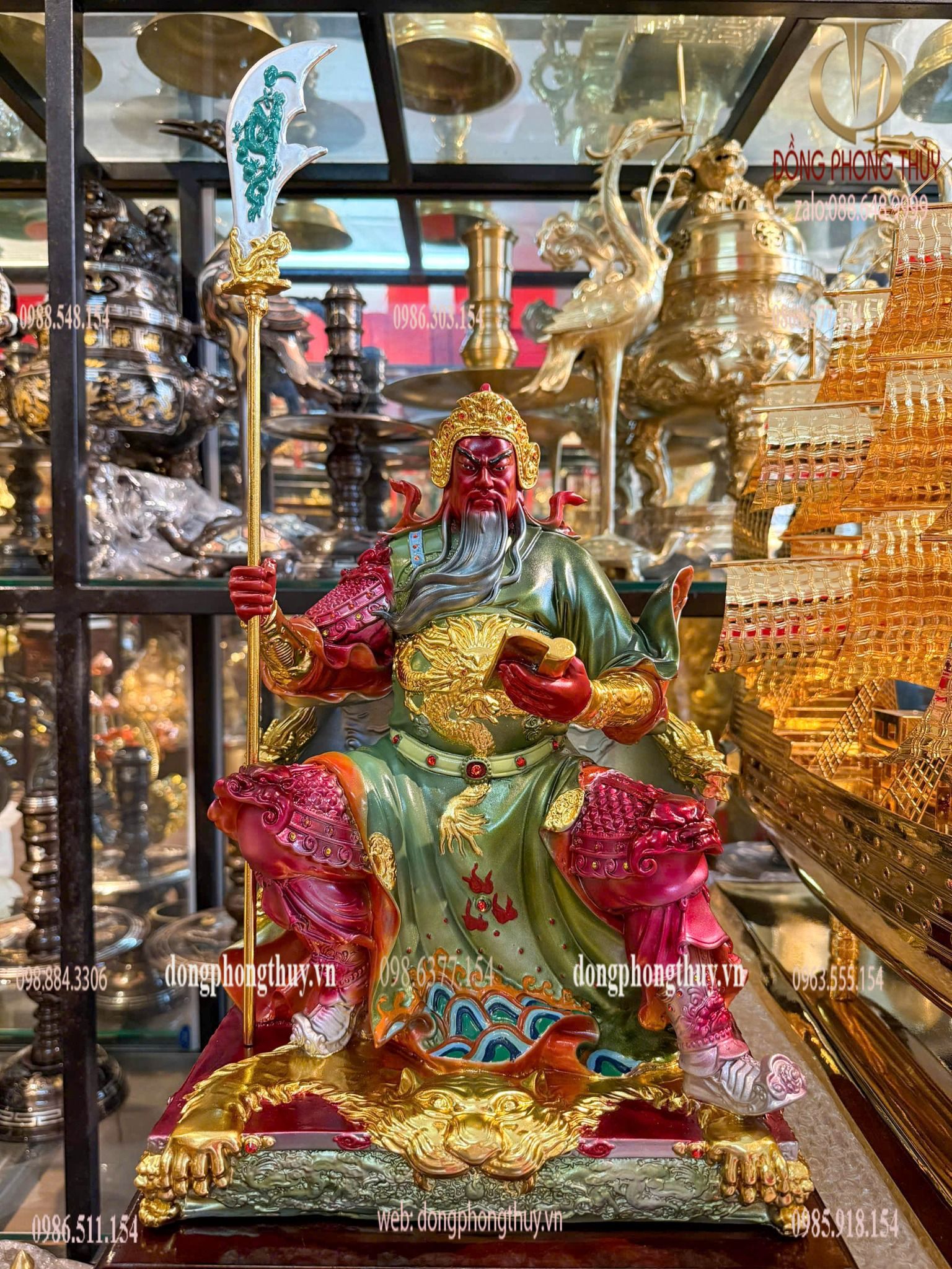 Tượng quan công vẽ màu