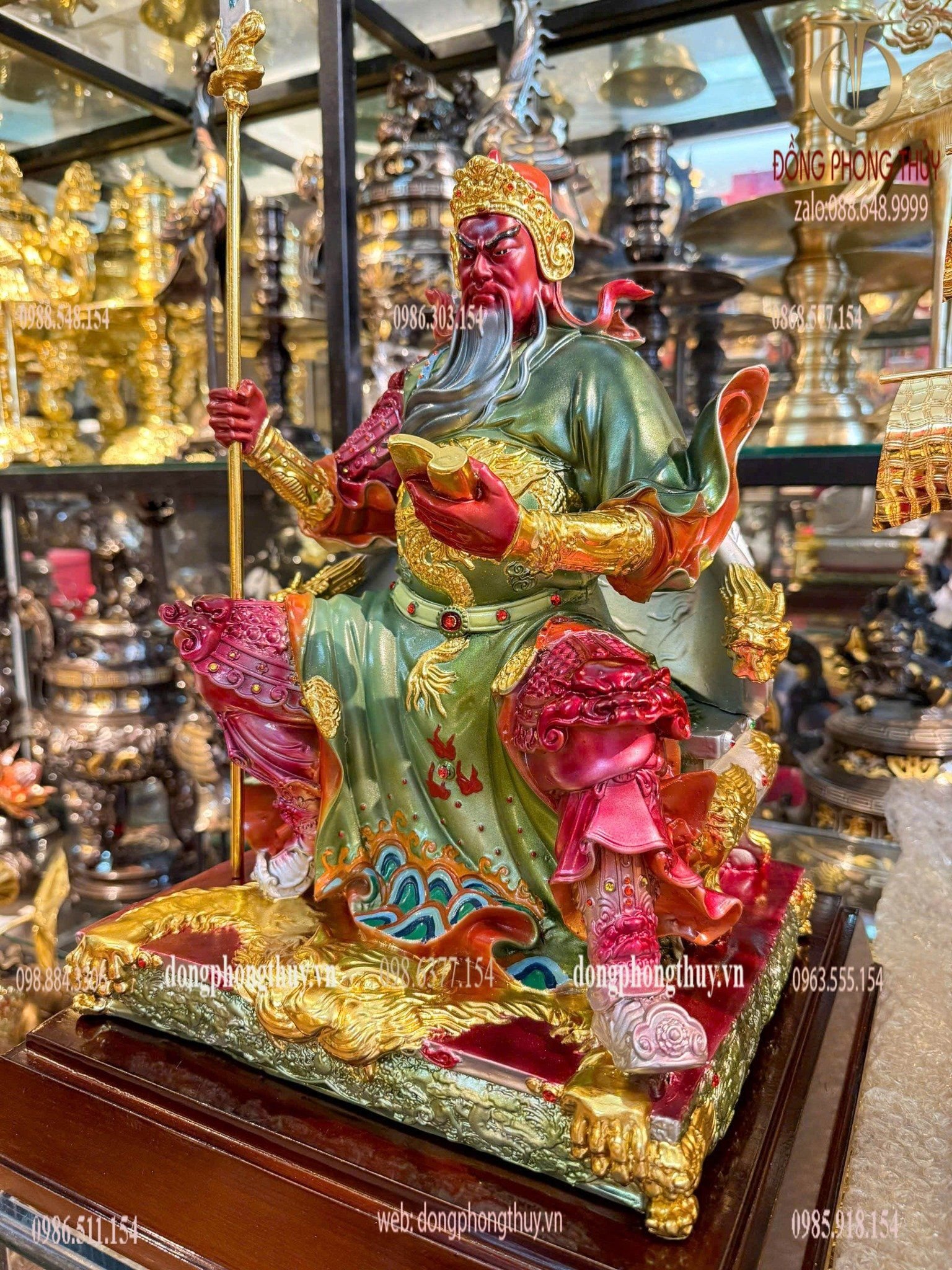 Tượng quan công vẽ màu