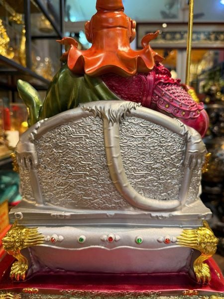 Quan thánh đế quân cao 40 nặng 13,5kg