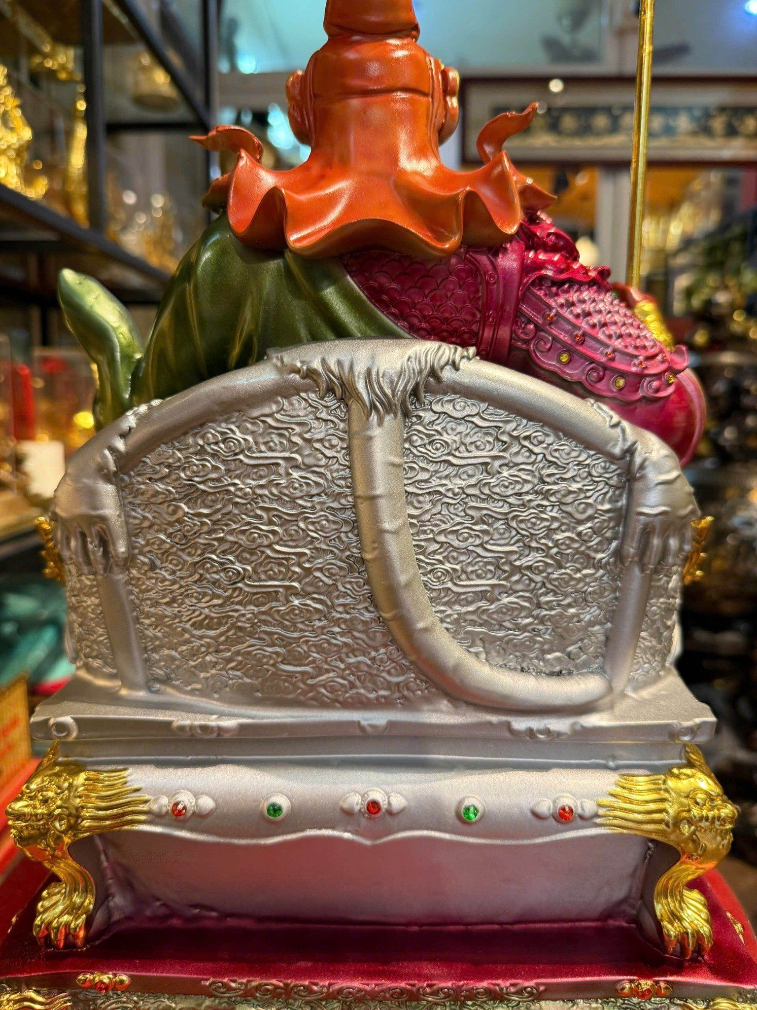 Quan thánh đế quân cao 40 nặng 13,5kg