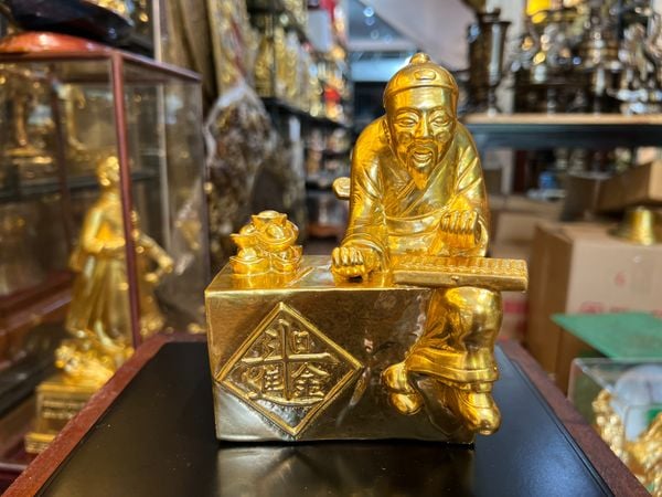 Tượng quản gia bằng đồng dát vàng 24k