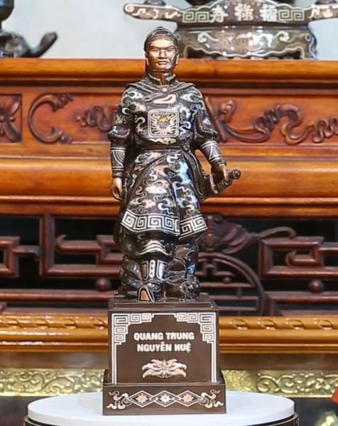 Tượng Quang Trung Nguyễn Huệ