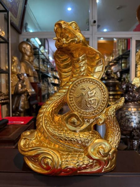 Tượng rắn mạ vàng phong thủy bằng đồng dát vàng 24k cao 37 ngang 27 rộng 18 nặng 4,8kg