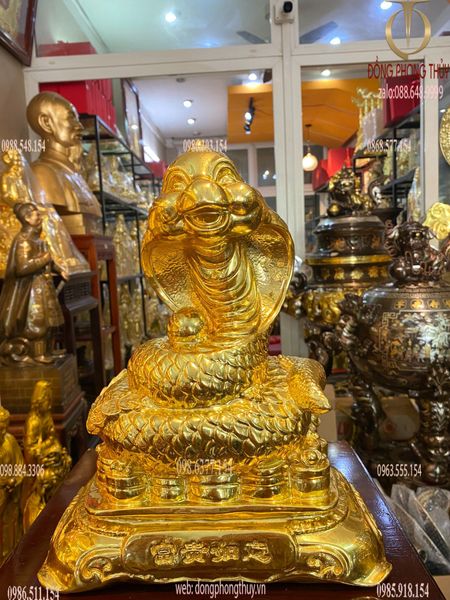 Tượng rắn mạ vàng bằng đồng dát vàng 24K