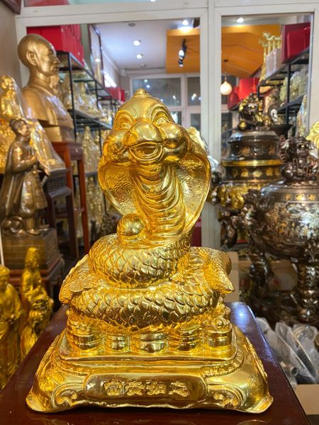 Tượng rắn mạ vàng bằng đồng dát vàng 24K