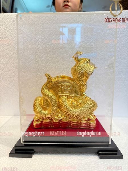 Quà tặng doanh nghiệp: Tượng rắn mạ vàng