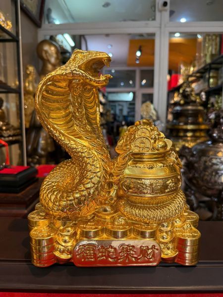 Tượng rắn mạ vàng phong thủy bằng đồng dát vàng 24k cao 28cm ngang 24cm sâu 15cm nặng 4,2kg