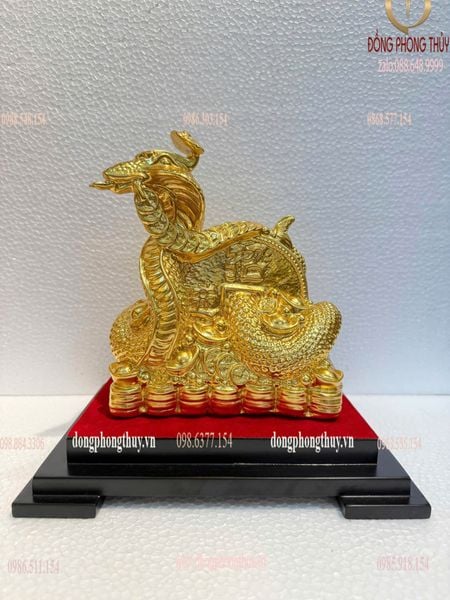 Quà tặng doanh nghiệp: Tượng rắn mạ vàng