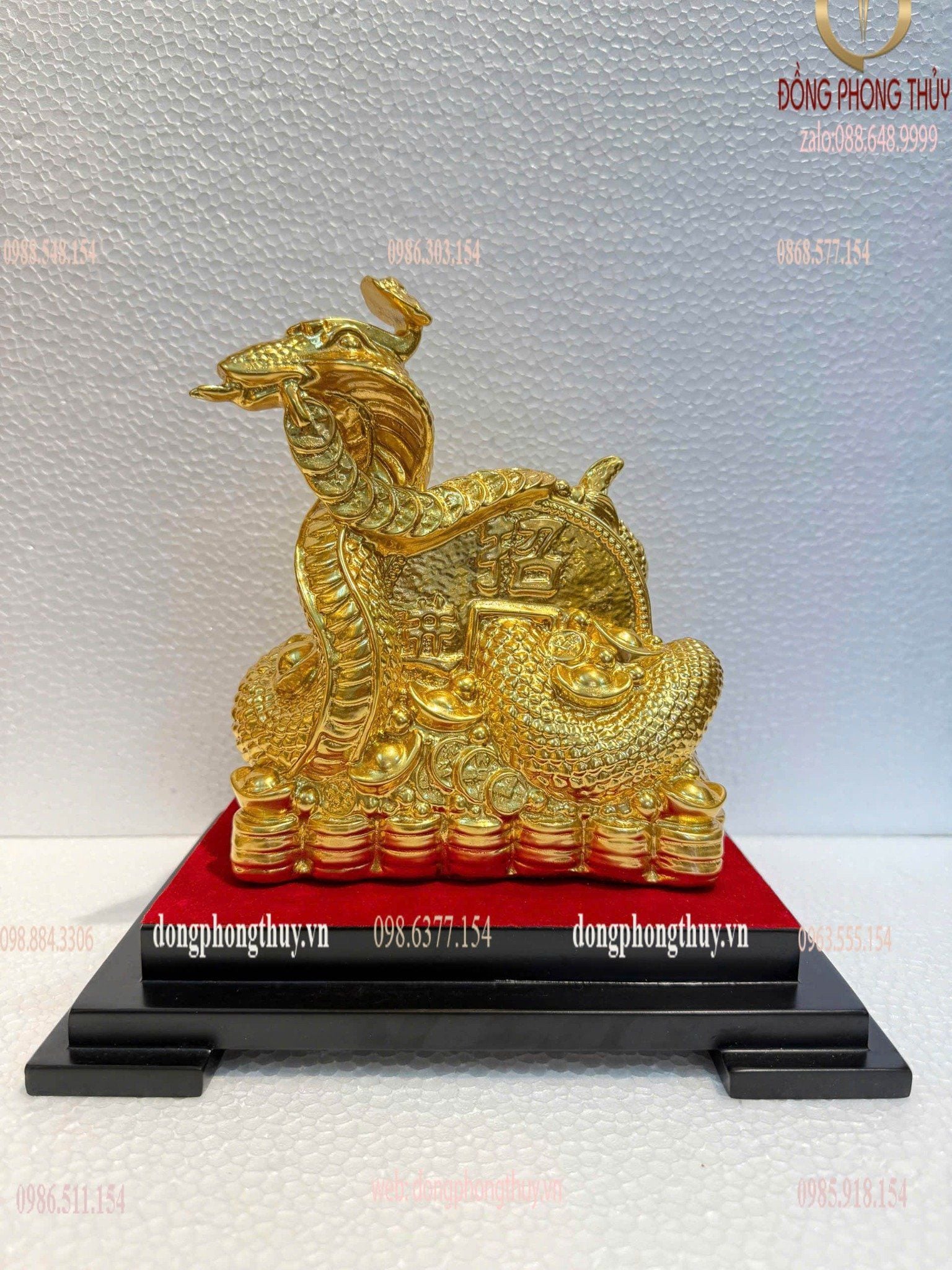 Quà tặng doanh nghiệp: Tượng rắn mạ vàng