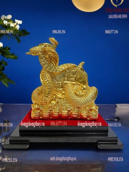 Quà tặng doanh nghiệp: Tượng rắn mạ vàng