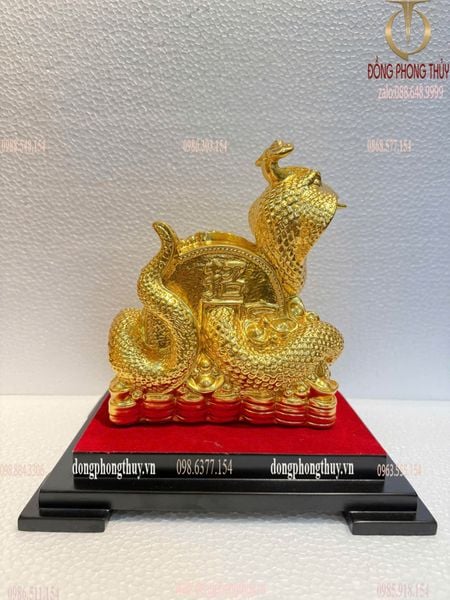 Quà tặng doanh nghiệp: Tượng rắn mạ vàng