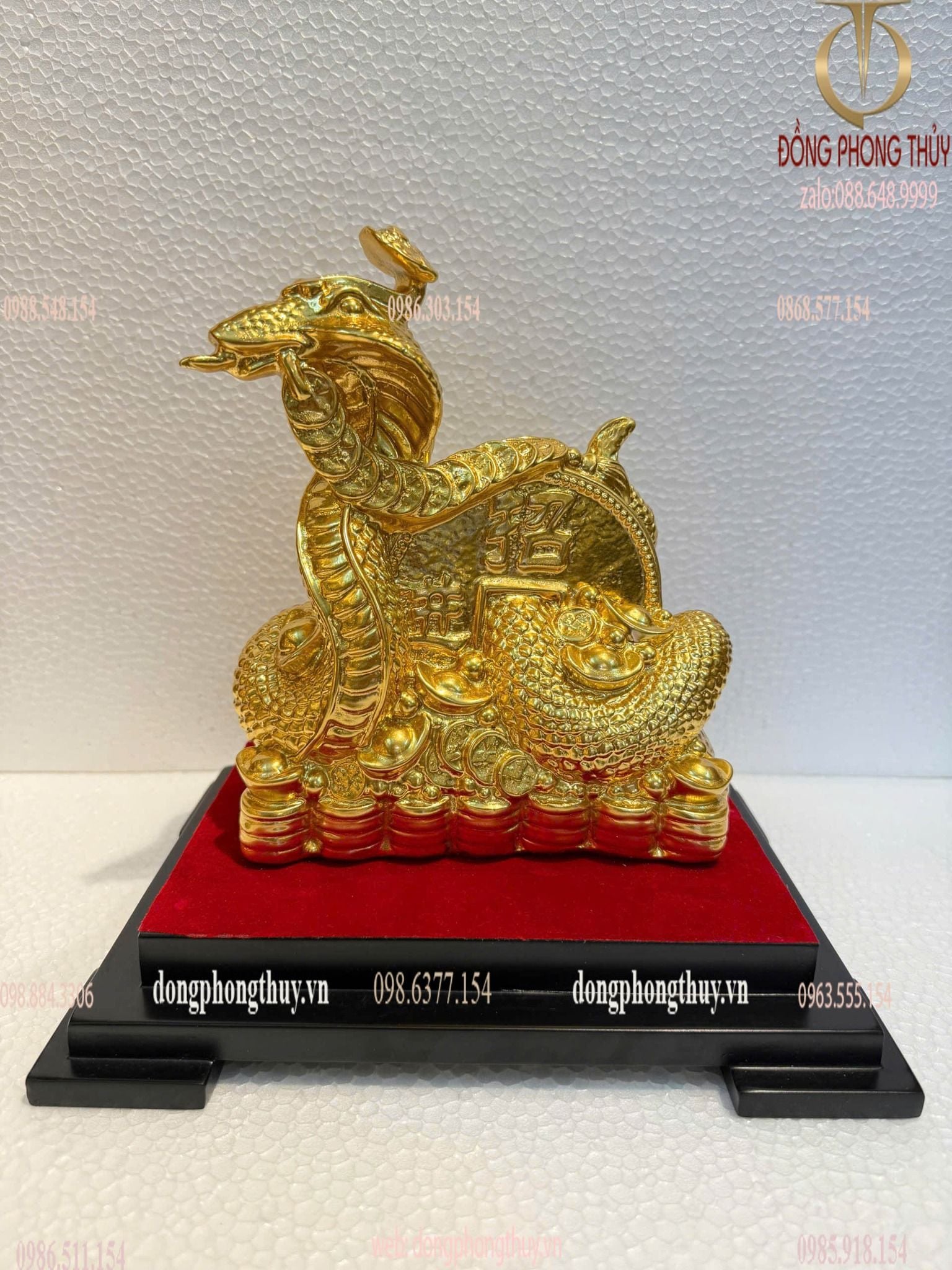 Quà tặng doanh nghiệp: Tượng rắn mạ vàng