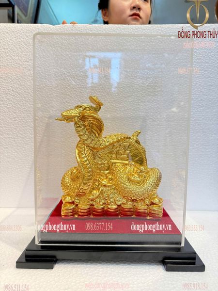 Quà tặng doanh nghiệp: Tượng rắn mạ vàng