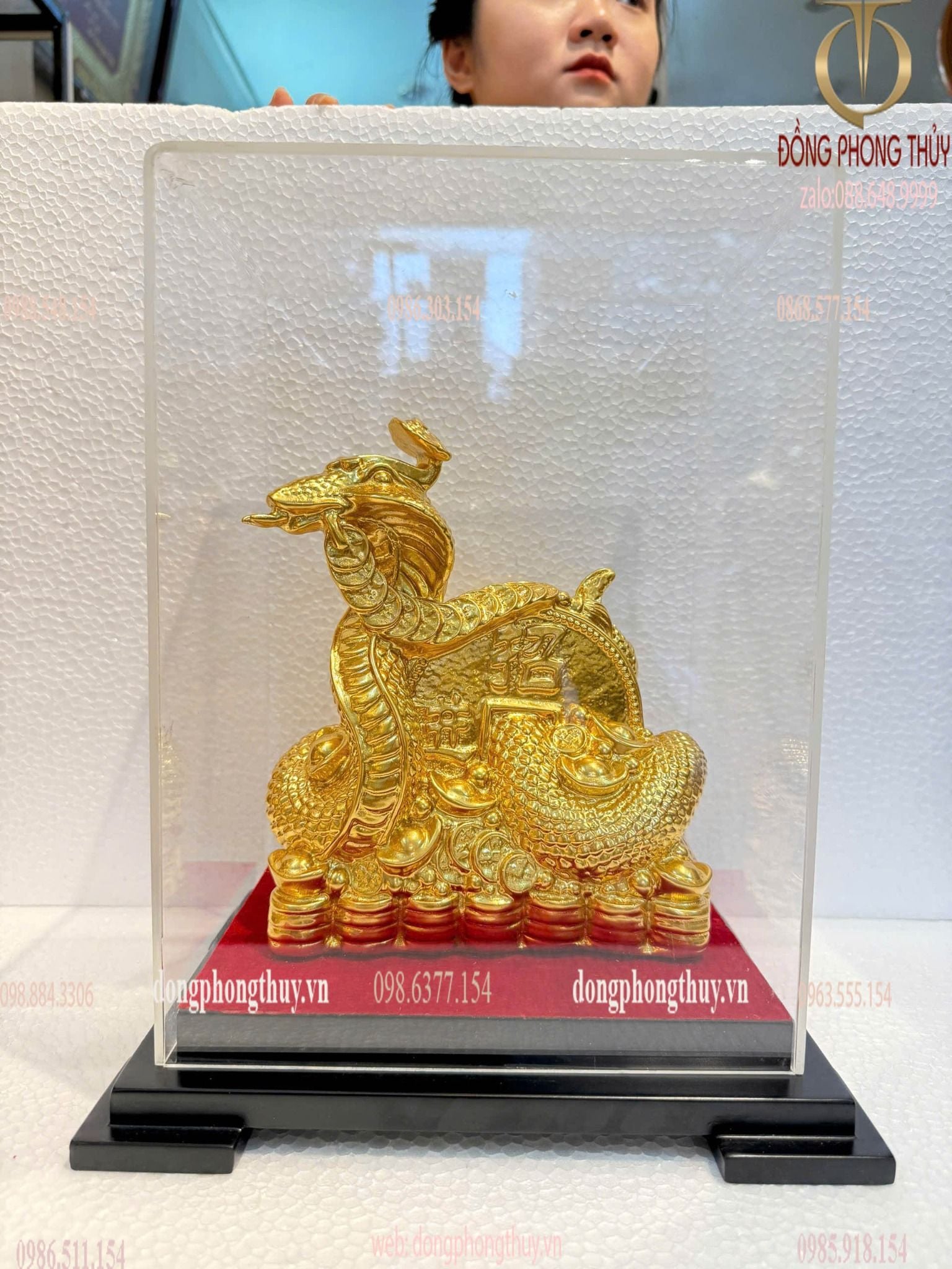 Quà tặng doanh nghiệp: Tượng rắn mạ vàng