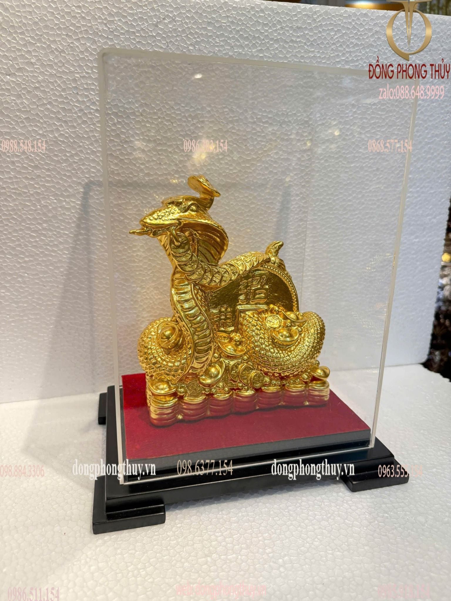 Quà tặng doanh nghiệp: Tượng rắn mạ vàng