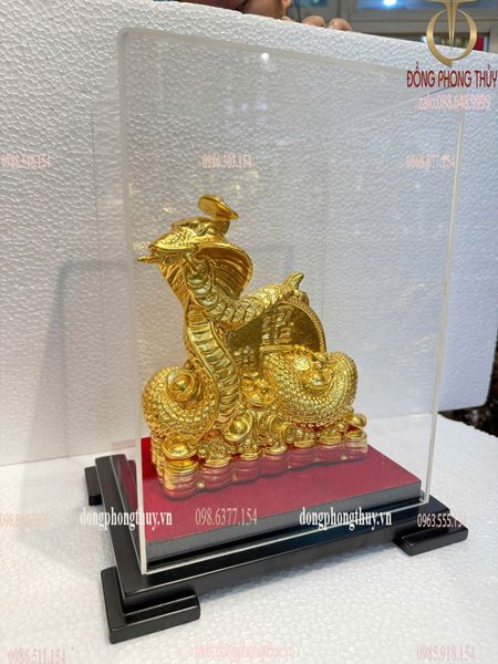 Quà tặng doanh nghiệp: Tượng rắn mạ vàng