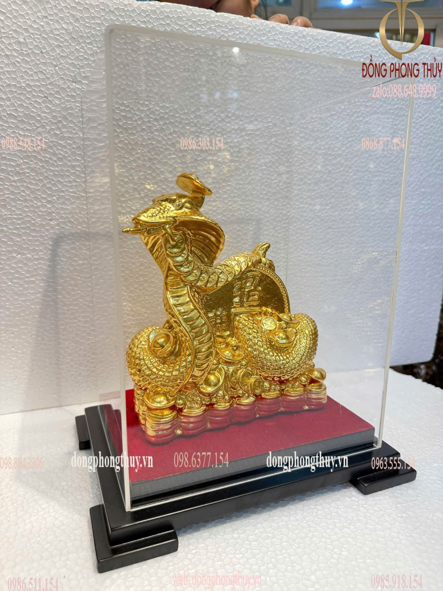 Quà tặng doanh nghiệp: Tượng rắn mạ vàng