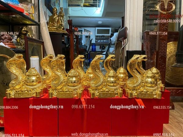 Tượng rắn phong thủy bằng đồng dát vàng 24k