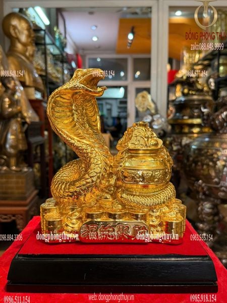 Tượng rắn phong thủy bằng đồng dát vàng 24k