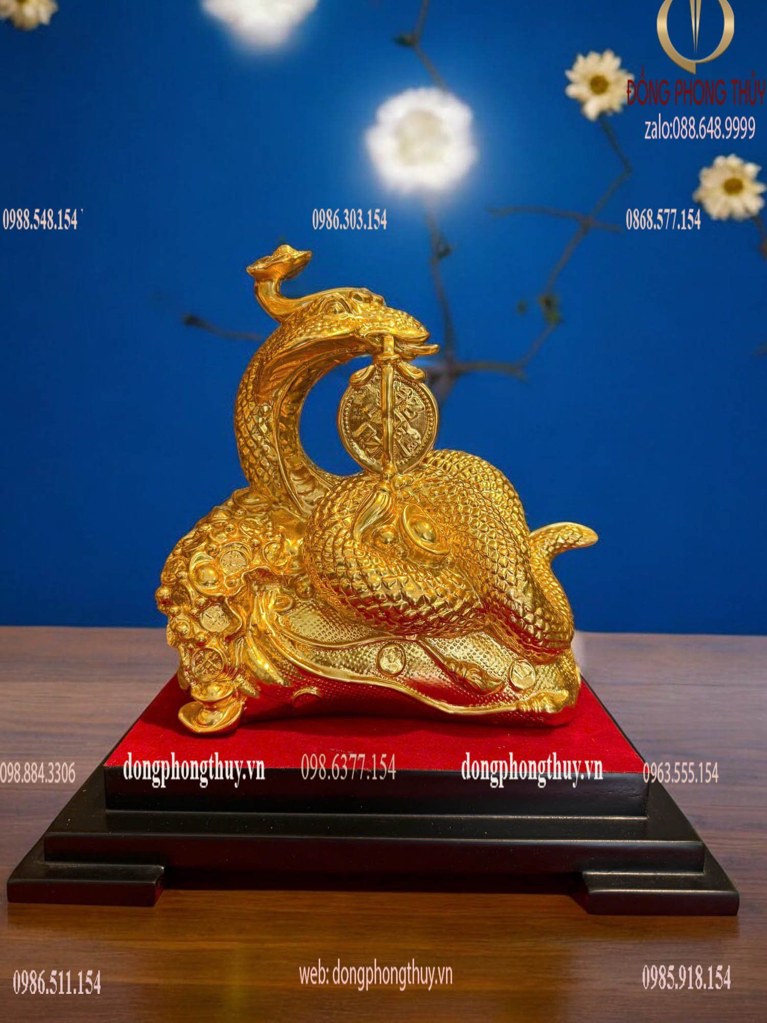 Tượng rắn cưỡi bao tiền dát vàng 24k