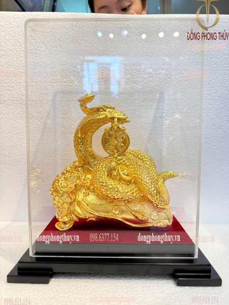 Tượng rắn cưỡi bao tiền dát vàng 24k