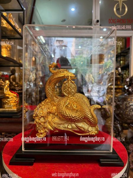 Tượng rắn cưỡi bao tiền dát vàng 24k