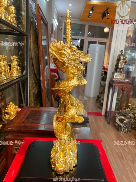 Tượng rồng mạ vàng cuộn kiếm dát vàng 24K