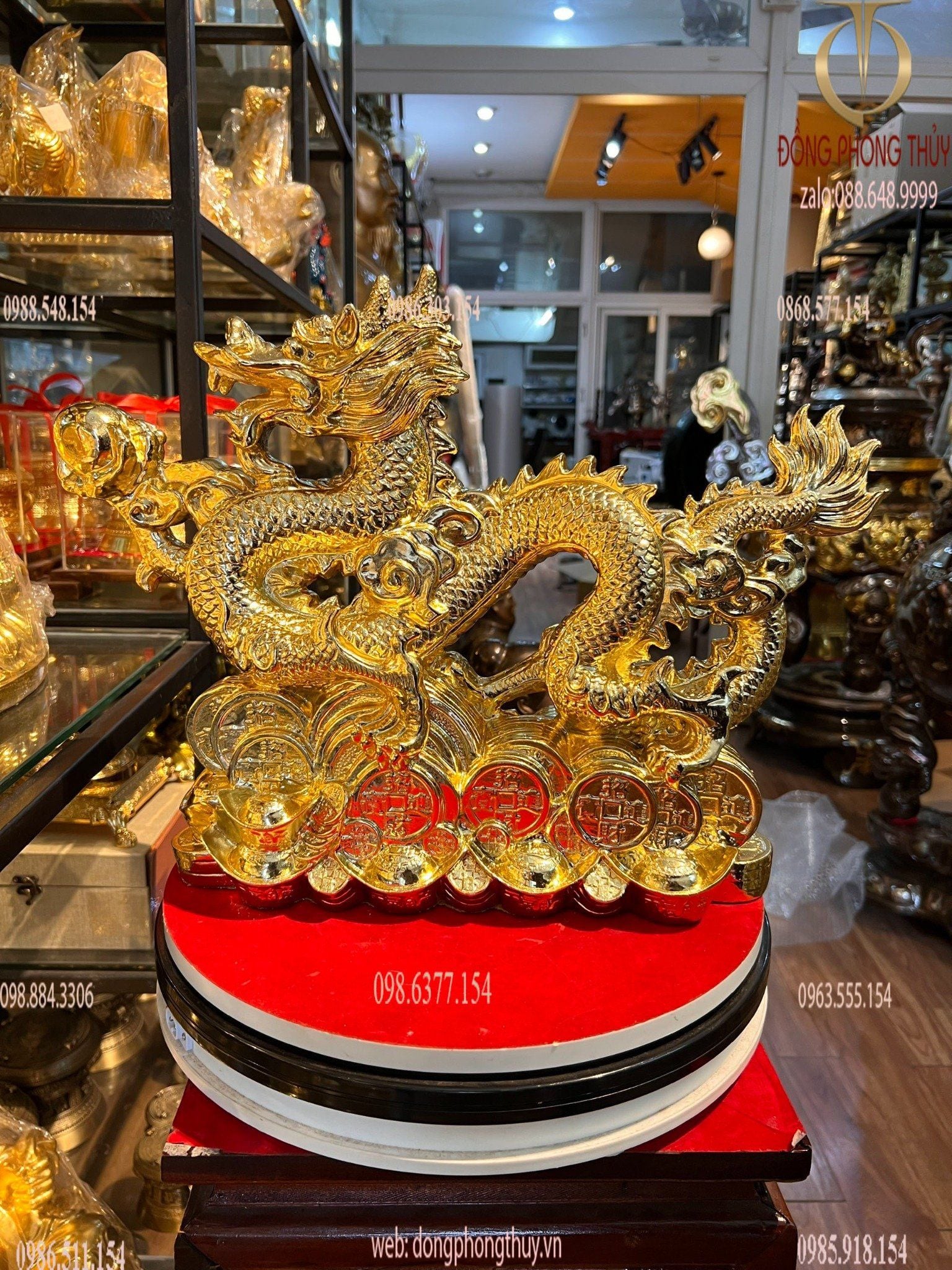 Tượng rồng dát vàng