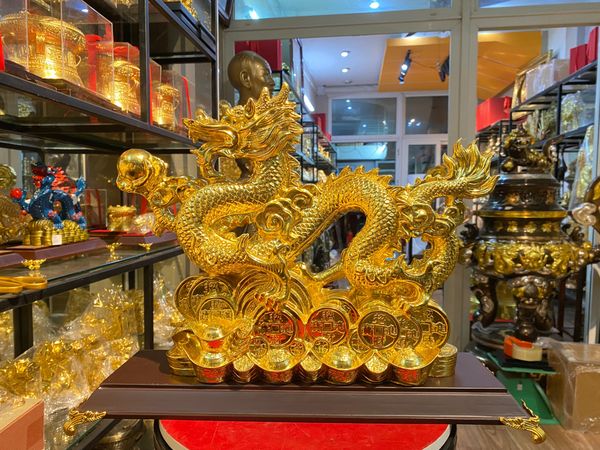 Tượng rồng mạ vàng 24k cưỡi tiền