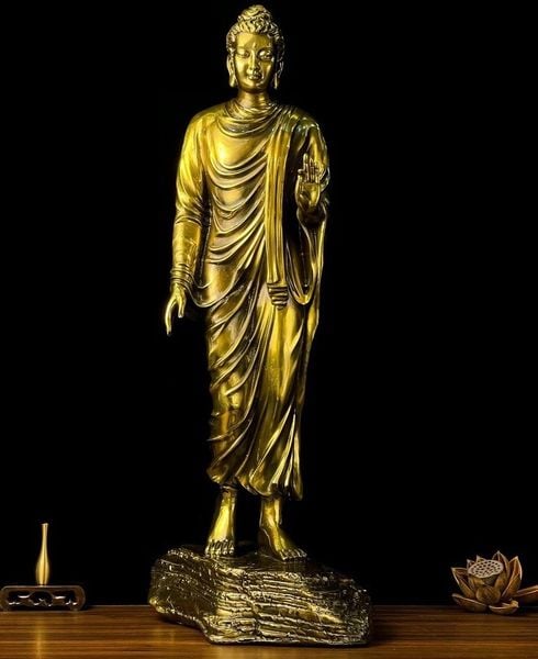 Tượng phật Thích Ca đứng 60cm bằng đồng thau.