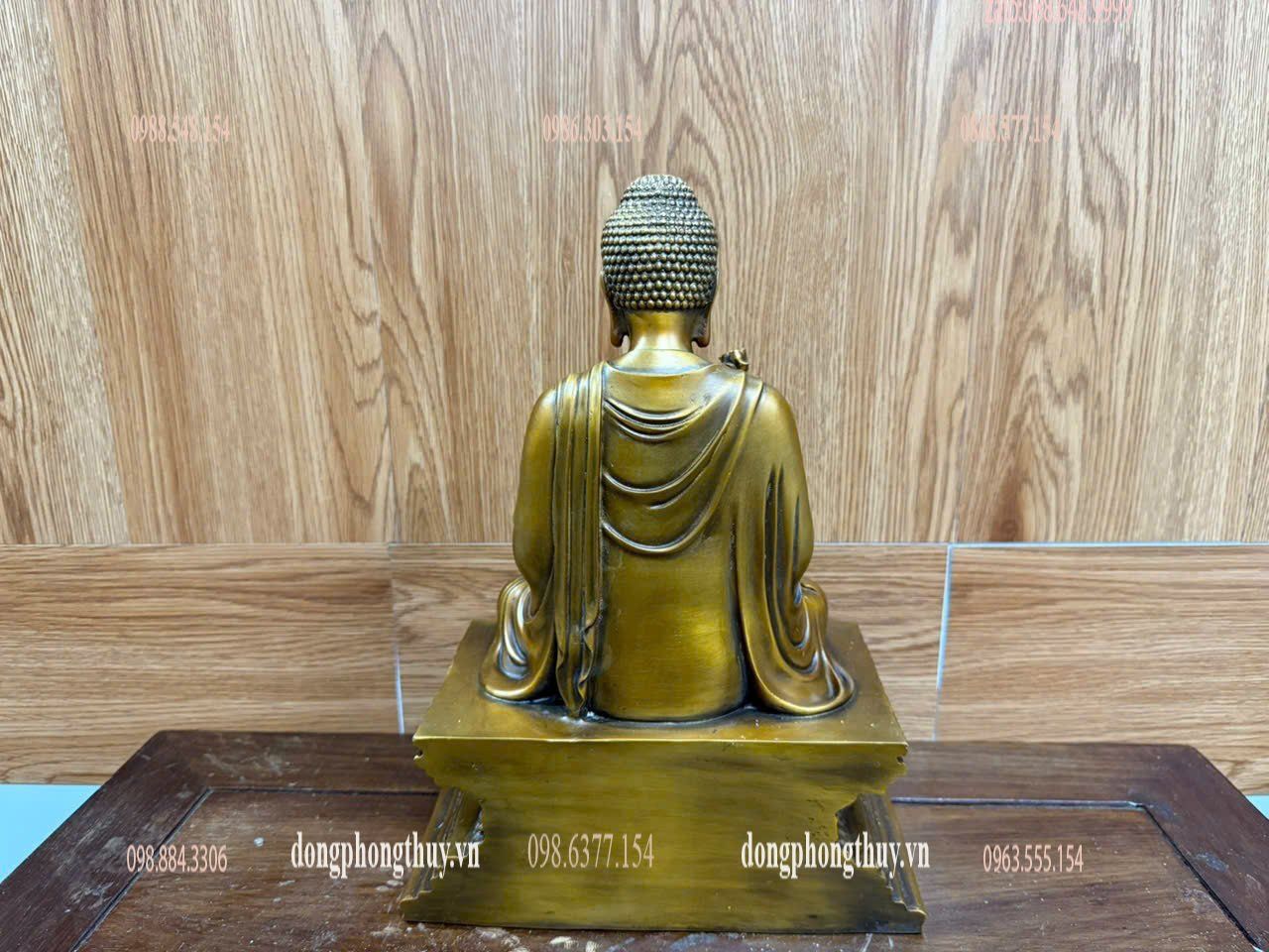 Tượng thích ca áo hoa