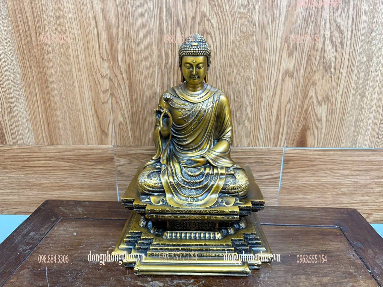 Tượng thích ca áo hoa