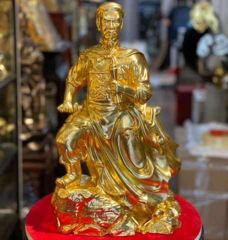 Quà tặng sếp mạ vàng: Tượng Trần Hưng Đạo dát vàng 24k 42cm để bàn