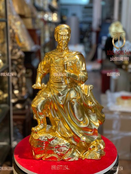 Quà tặng sếp mạ vàng: Tượng Trần Hưng Đạo dát vàng 24k 42cm để bàn