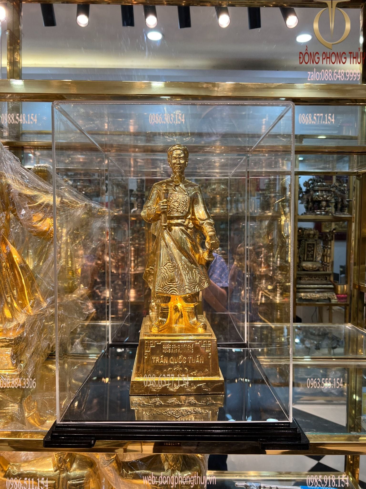 Tượng Trần Hưng Đạo 42cm dát vàng 24k đôn hộp