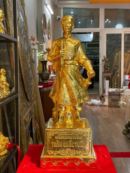 Tượng Trần Hưng Đạo cao 47cm thếp vàng 24k